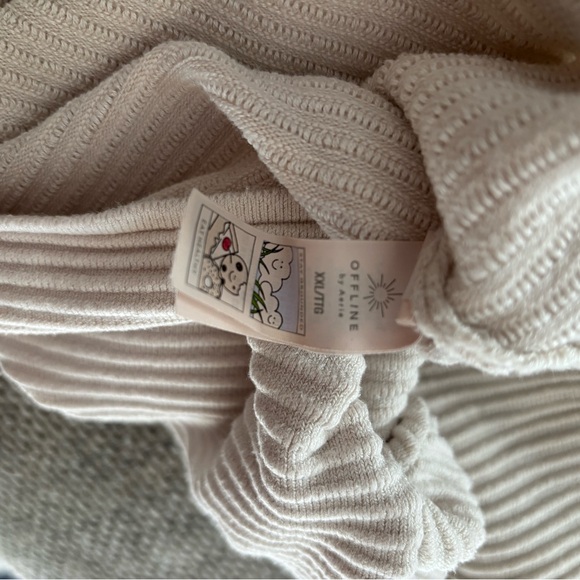 2 aerie Ribbed Hoodies in Cream and Black - Picture 6 of 10